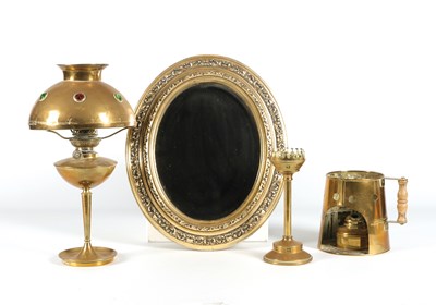 Lot 251 - Lot diversen, w.o. spiegel en koperen lamp