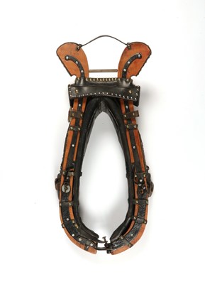 Lot 504 - Antique leather horse collar harness