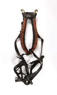 Lot 507 - Antique leather and wood horse collar harness with girt and brass mountings