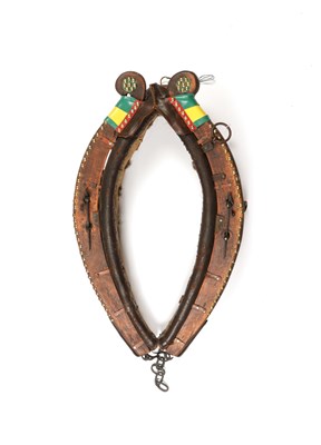 Lot 532 - Leather and wood horse collar harness