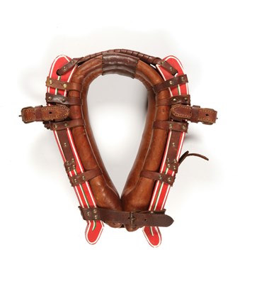 Lot 566 - Reinforced leather horse collar harness, with red wooden hames