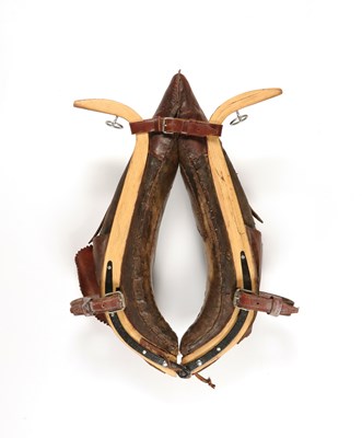 Lot 567 - Antique leather horse collar harness