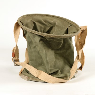 Lot 581 - WW2 Swiss army foldable canvas drinking bag