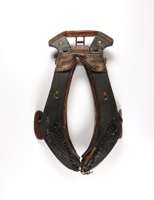 Lot 621 - Antique leather and wood horse collar harness, decorated with studs