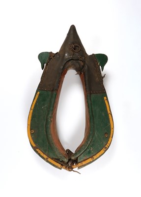 Lot 626 - Green antique leather and wood horse collar harness