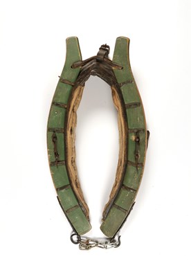 Lot 627 - Green antique leather and wood horse collar harness