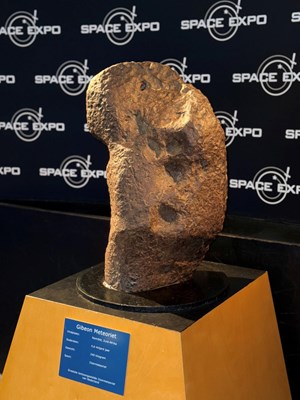 Lot 1 - GIBEON METEORITE — NATURAL SCULPTURE FROM OUTER SPACE