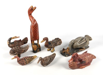 Lot 1048 - Volkskunst - 8 diverse houten sculturen van Eenden