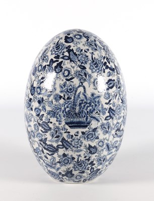 Lot 1096 - China - Blue decorated porcelain ornamental egg - 20th century