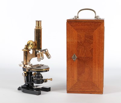 Lot 1102 - Scientific Instruments - Microscope E. Leitz 1909