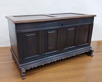 Lot 1197 - Oak blanket chest