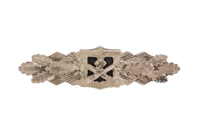 Lot 171 - GERMAN WWII SILVER CLOSE COMBAT BADGE (NAHKAMPFSPANGE)