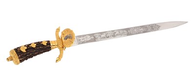 Lot 104 - A ROYAL GILT PRESENTATION HUNTING HANGER