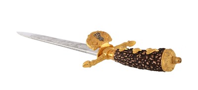 Lot 104 - A ROYAL GILT PRESENTATION HUNTING HANGER
