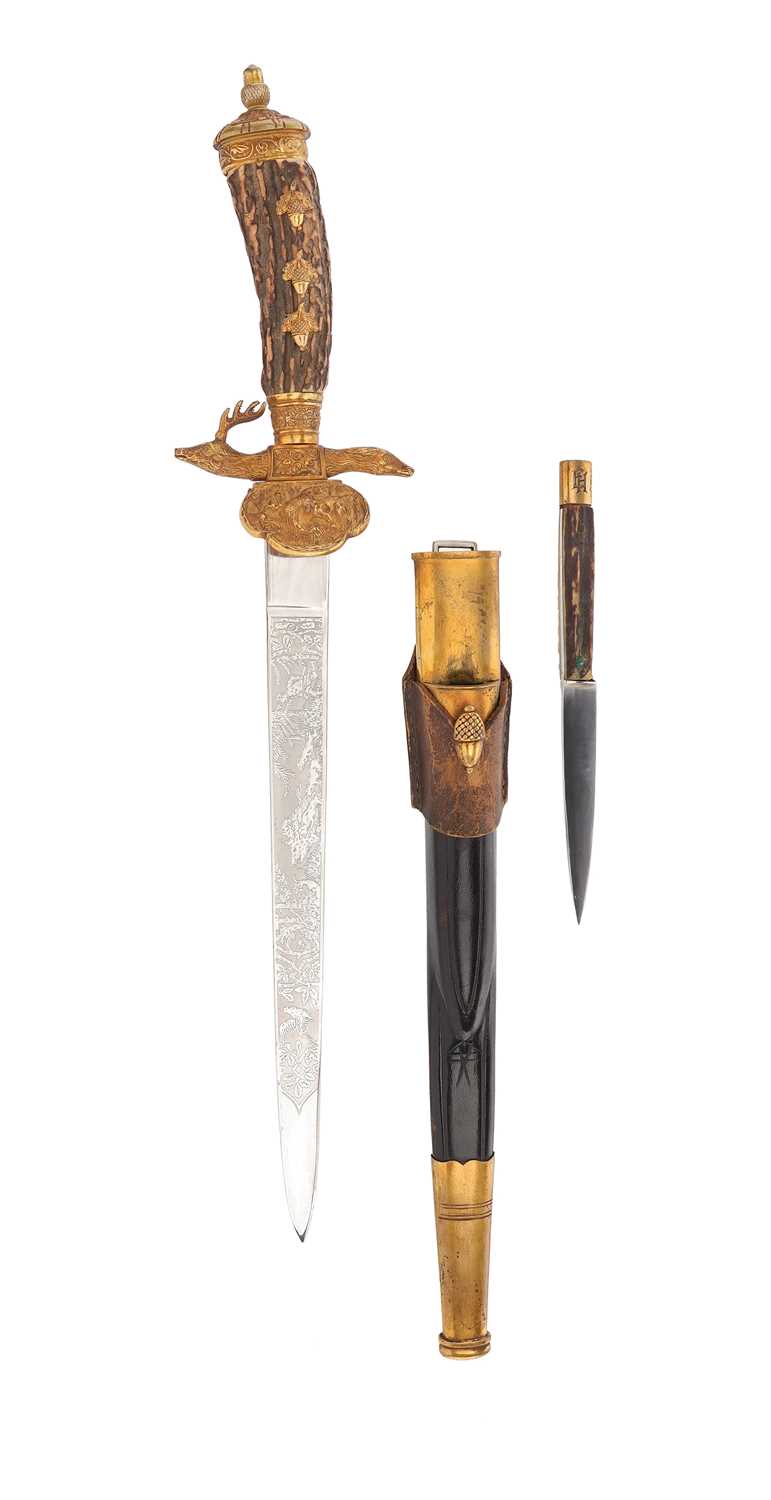 Lot 115 - GILT PRESENTATION HUNTING DAGGER